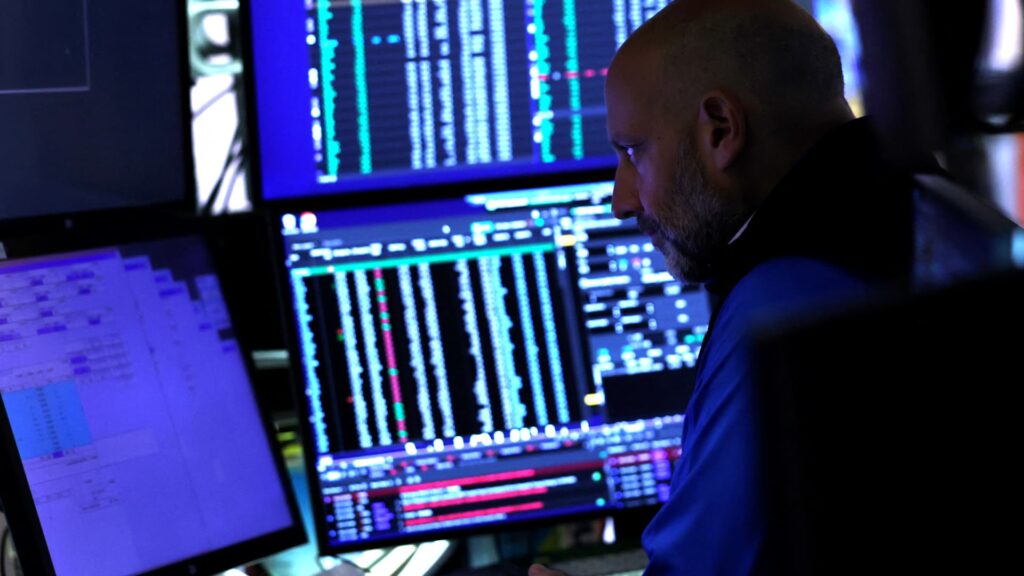 Borrowers face funding trade-off as PIMCO flags debt market cracks Borrowers face funding trade-off as PIMCO flags debt market cracks