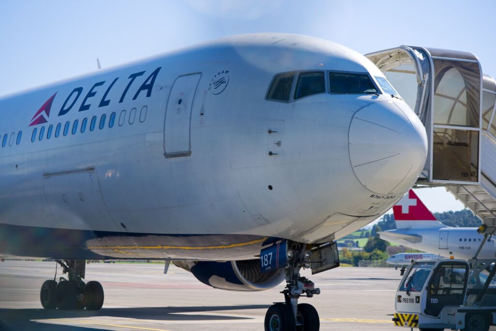 Dell Retreats; Delta Leads Airlines Higher Dell Retreats; Delta Leads Airlines Higher
