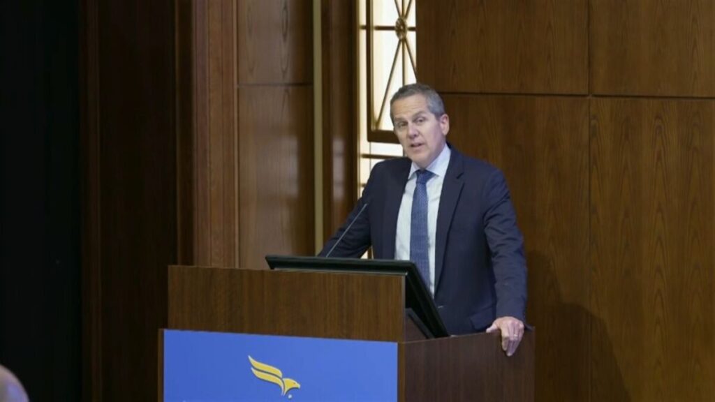 Fed’s Barr Sees Community Bank Threat in Big Bank Deregulation Fed’s Barr Sees Community Bank Threat in Big Bank Deregulation