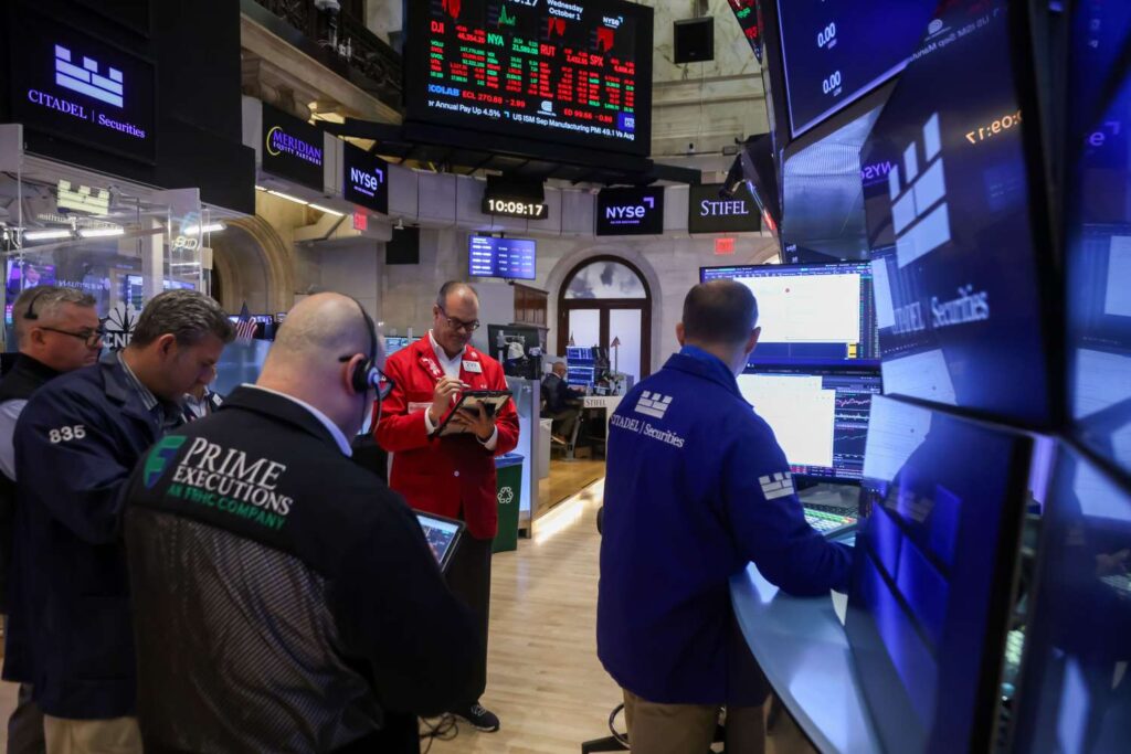 Stock Indexes Mixed on 2nd Day of Government Shutdown; S&P 500, Nasdaq Hit New Record Highs Stock Indexes Mixed on 2nd Day of Government Shutdown; S&P 500, Nasdaq Hit New Record Highs