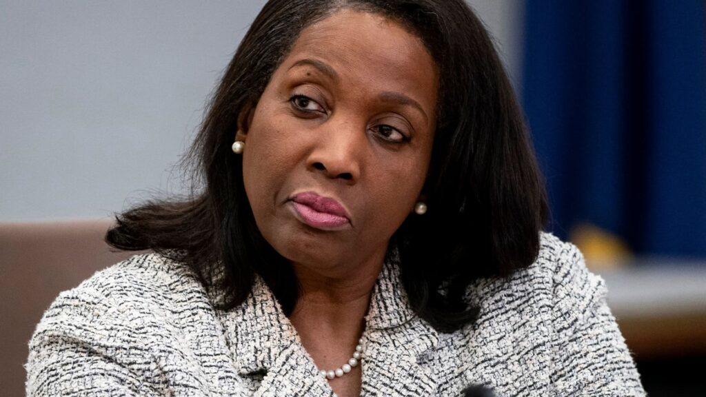 Supreme Court lets Fed’s Lisa Cook keep job before oral argument Supreme Court lets Fed’s Lisa Cook keep job before oral argument